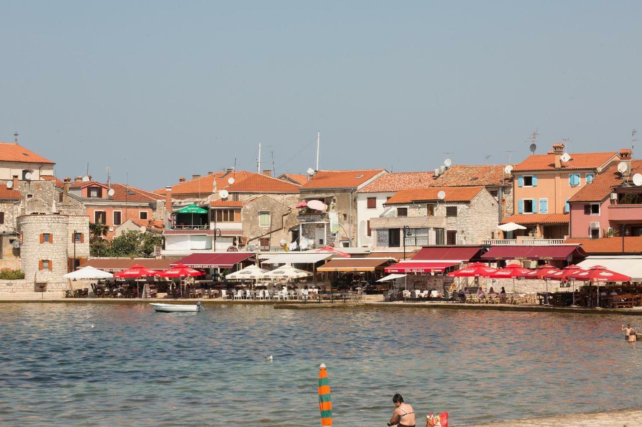 Downtown Beach Apartments Umag Exterior photo